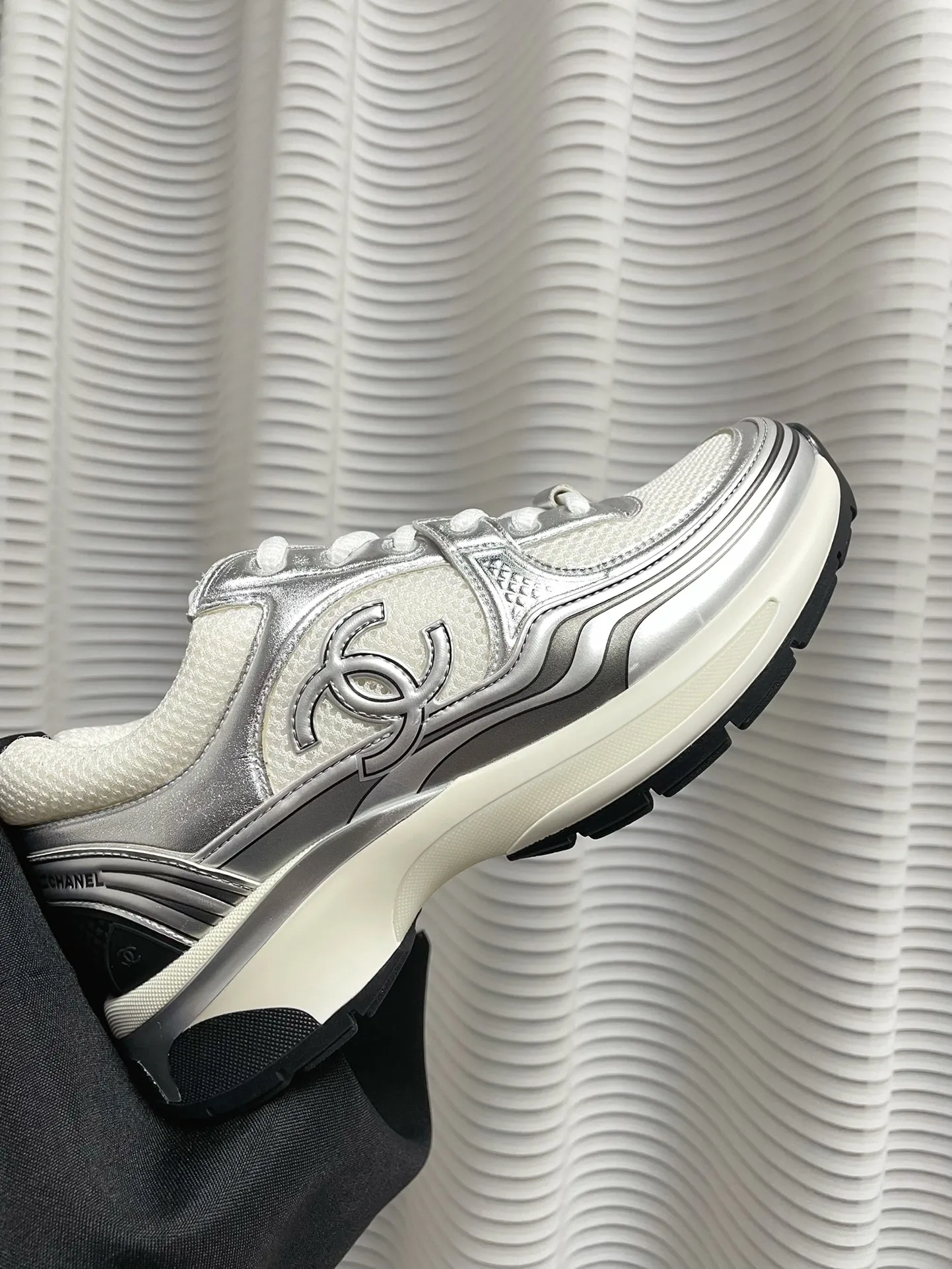 👟👟Ex-factory price 640👟👟 Women's shoes, women's clothing, women's shoes, women's clothing (Full set of packaging details, outsole perfectly combined, different from outside currency) Silver Horn King, Xiaoxiang Chanel, Chanel 2023 early spring vacation series, the latest casual sports shoes, incomparably beautiful and easy to wear, very light, the inside is also super soft, super comfortable, the upper is breathable design, the color is high-end, durable and versatile Upper: cowhide and cloth stitching. Lining: breathable mesh. Original foam combination outsole. Size: 35-40